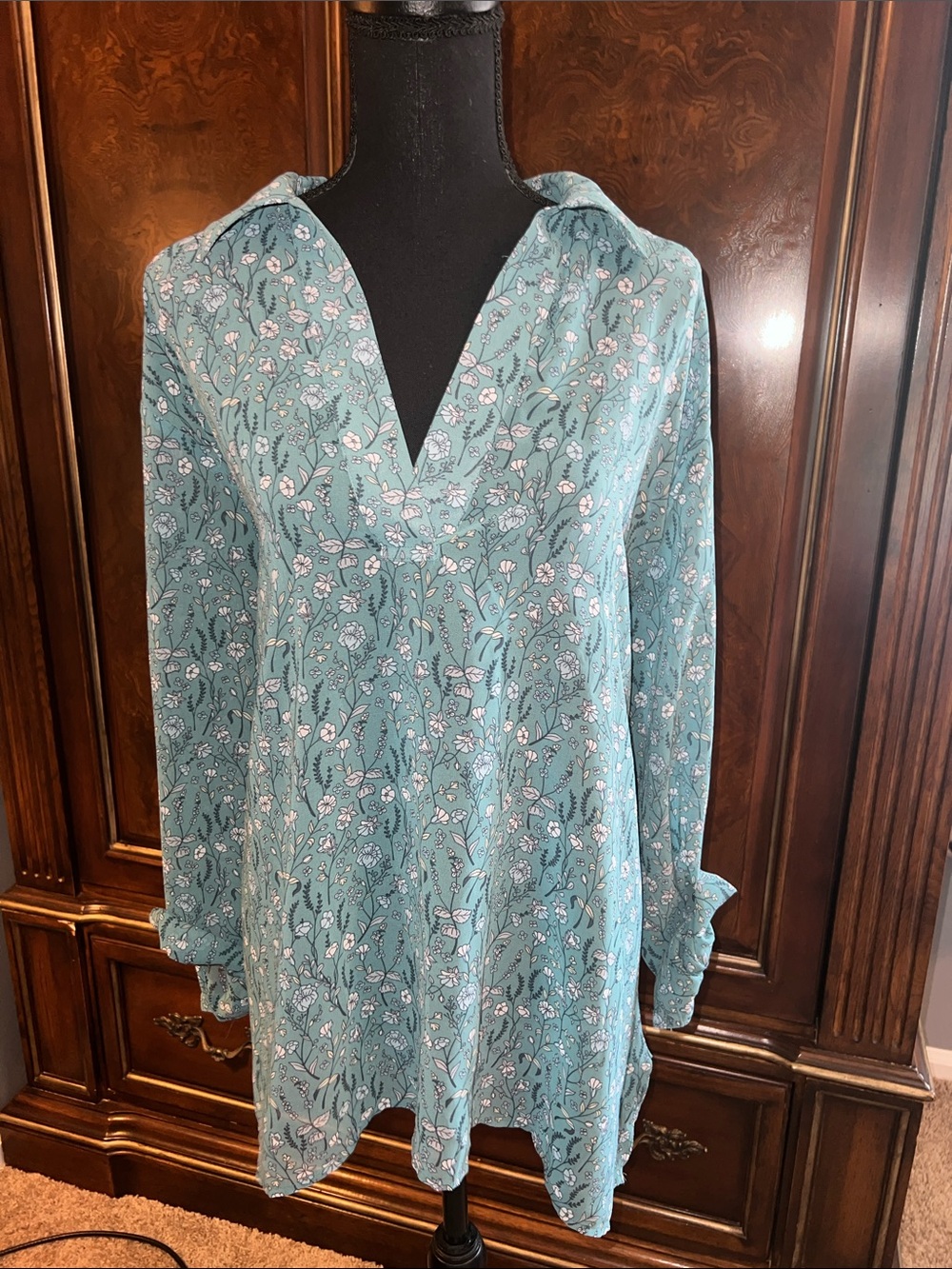 CAbi Women’s Teal Floral V-Neck Blouse